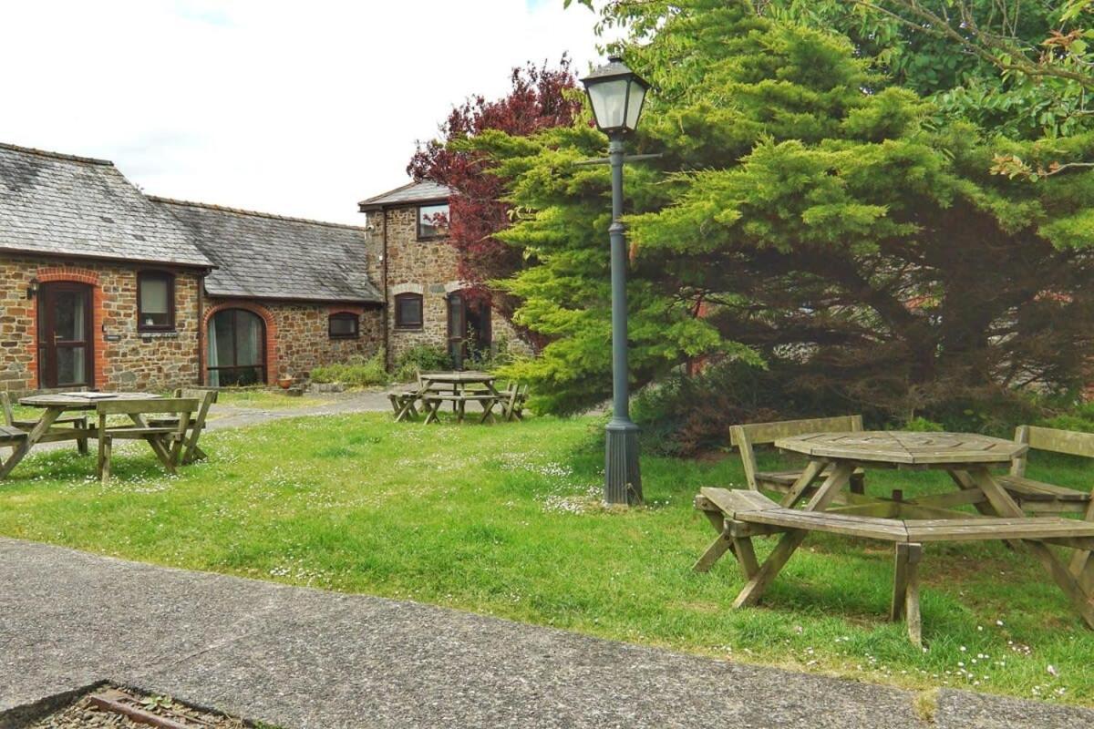 Lovely 2 Bedroom Coastal Cottage Near Bude Exterior foto